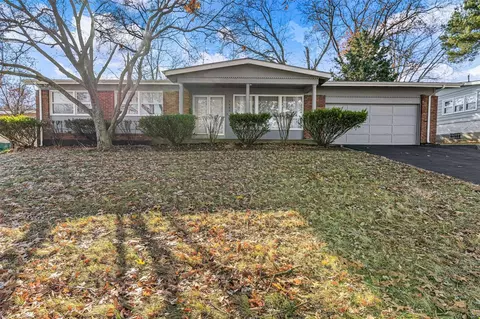3480 Santiago Dr, Florissant, MO 63033