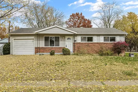 3 Cedar Park Dr, Florissant, MO 63031