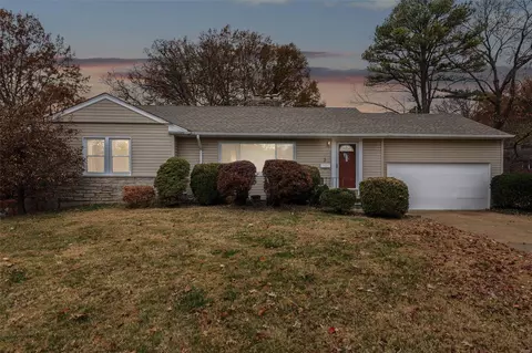 3 Crocus Ct, Saint Louis, MO 63119