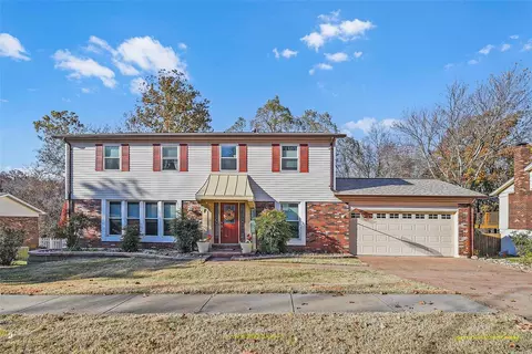 3533 Royal Hills Dr, Saint Louis, MO 63129