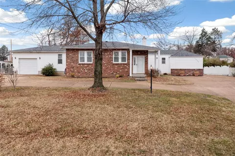 10729 Tesshire Dr, Saint Louis, MO 63123