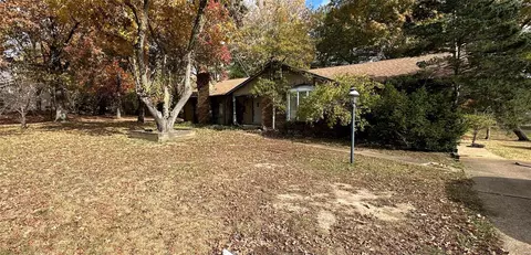 12698 Meadowdale Dr, Saint Louis, MO 63138