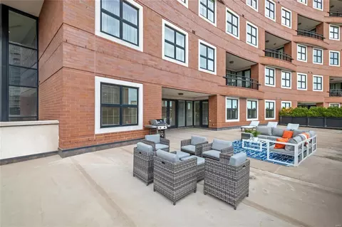 155 Carondelet Plz #300, Clayton, MO 63105
