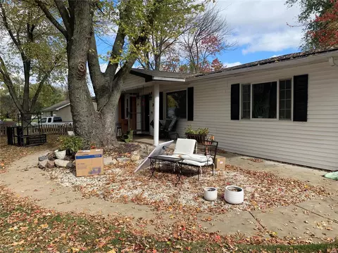 30 Stoll Ln, Saint Peters, MO 63376