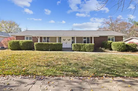 413 Iron Lantern Dr, Ballwin, MO 63011