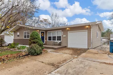 708 Lynn Haven Ln, Hazelwood, MO 63042