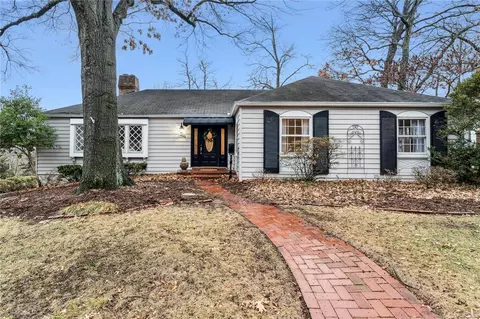 1380 Brownell Ave, Glendale, MO 63122