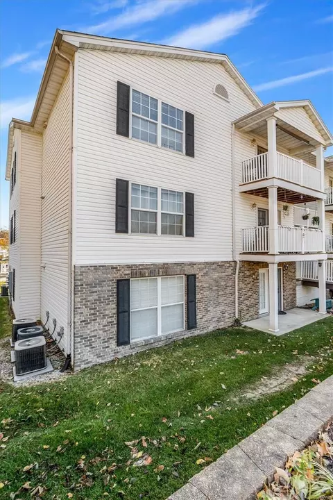 101 Towne Square Ct #G, Eureka, MO 63025 photo 2