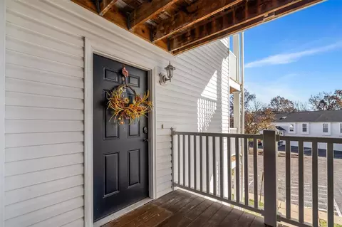 101 Towne Square Ct #G, Eureka, MO 63025 photo 4