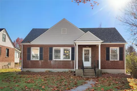 9006 Osage Ln, Saint Louis, MO 63114
