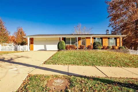 24 Mcintyre Dr, Fenton, MO 63026
