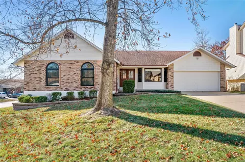 1361 Timothy Ridge Dr, Saint Charles, MO 63304