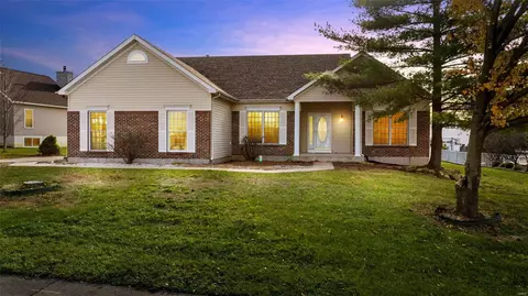 1010 Highland Estates Dr, Wentzville, MO 63385