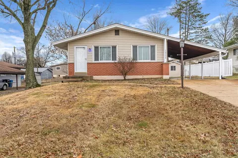 10734 Corning Dr, Saint Louis, MO 63123