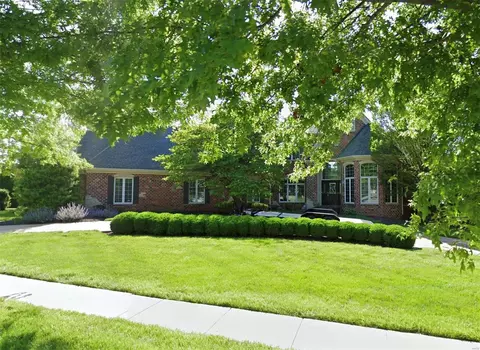 1154 Greystone Manor Pkwy, Chesterfield, MO 63005