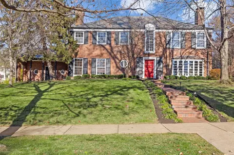 3 Harcourt Dr, Clayton, MO 63105