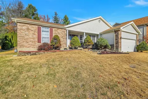 3033 Oakstowne Pl, Saint Louis, MO 63129