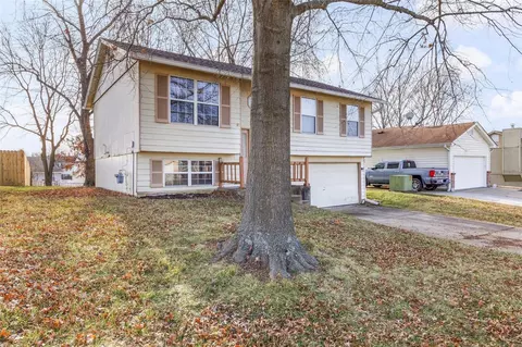 Exterior - 514 Merribrook Ln, O'fallon, MO 63368 photo 2 of 15