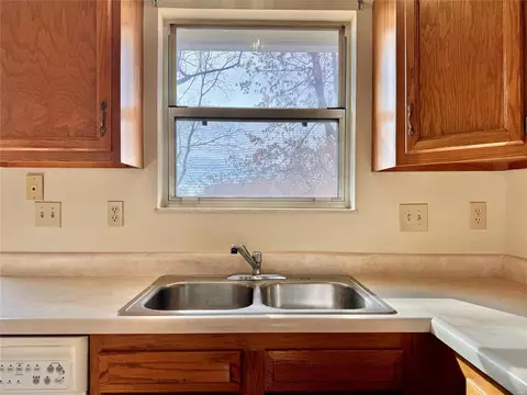Kitchen - 514 Merribrook Ln, O'fallon, MO 63368 photo 4 of 4