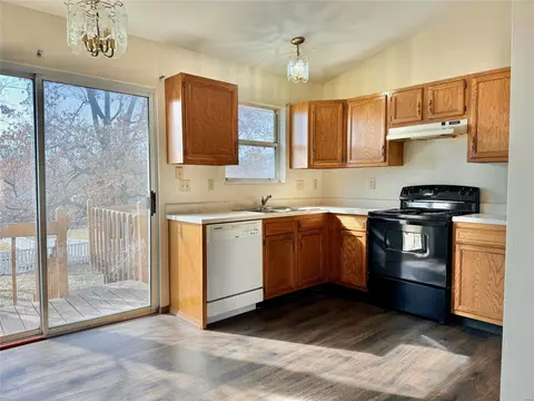 Kitchen - 514 Merribrook Ln, O'fallon, MO 63368 photo 3 of 4