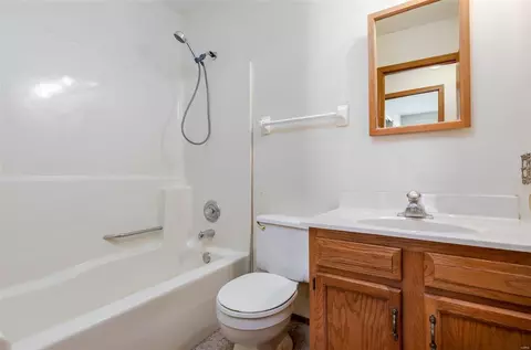 Bath - 514 Merribrook Ln, O'fallon, MO 63368 photo 4 of 5