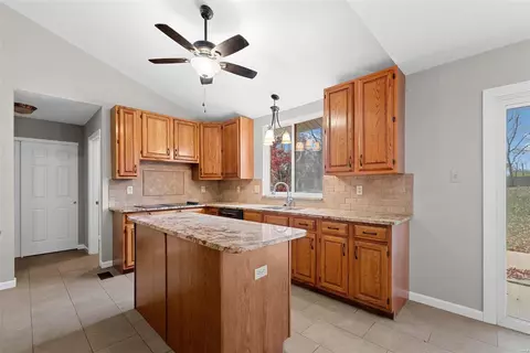 723 Charleston Oaks Dr, Ballwin, MO 63021 photo 9