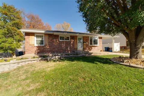 1613 Cork Ct, Hazelwood, MO 63042