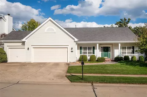 708 Castle Ridge Dr, Ballwin, MO 63021