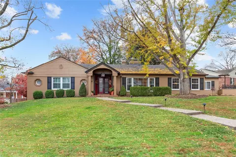 20 York Hills Dr, Brentwood, MO 63144