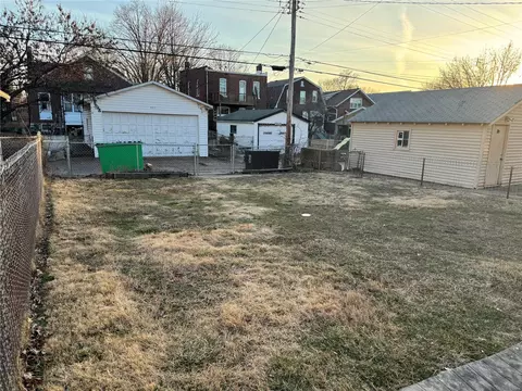 Exterior - 5318 Devonshire Ave, Saint Louis, MO 63109 photo 7 of 9