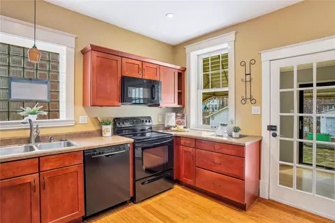 Kitchen - 5318 Devonshire Ave, Saint Louis, MO 63109 photo 2 of 3