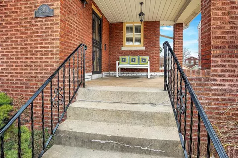 Exterior - 5318 Devonshire Ave, Saint Louis, MO 63109 photo 4 of 9
