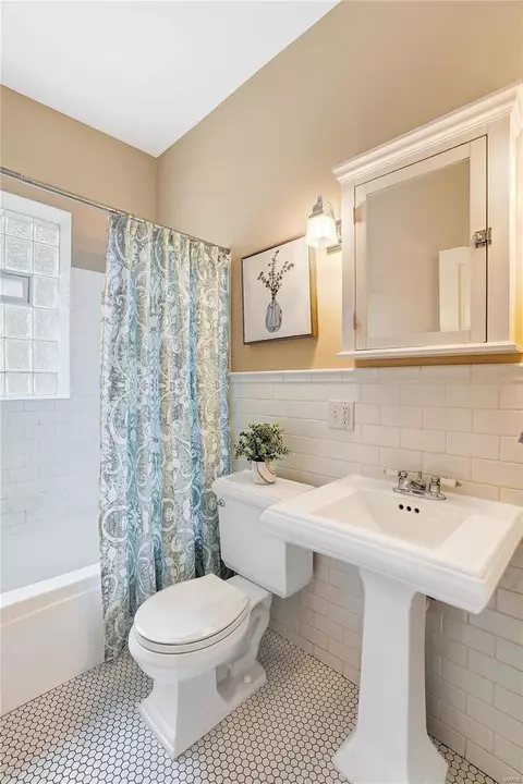 Bath - 5318 Devonshire Ave, Saint Louis, MO 63109 photo 2 of 2