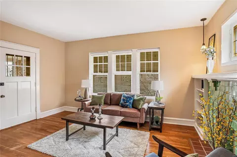 Living - 5318 Devonshire Ave, Saint Louis, MO 63109 photo 3 of 3