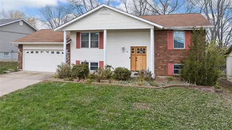 18 Vanguard Dr, Saint Peters, MO 63376