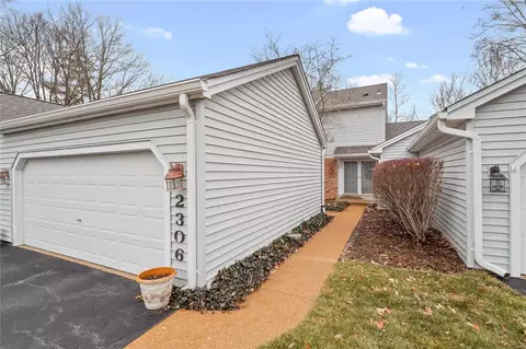 2306 Claymoor Dr, Chesterfield, MO 63017
