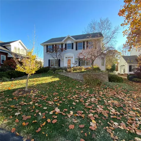 878 Glen Elm Dr, Glendale, MO 63122