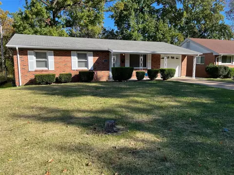 9480 Jaros Ct, Saint Louis, MO 63137