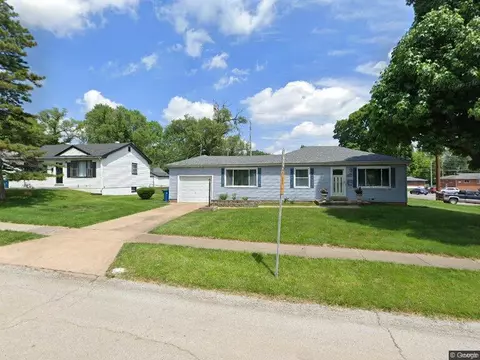 6800 Larry Ln, Saint Louis, MO 63134