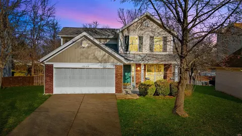 1040 Oak Glen Cir, Ballwin, MO 63021