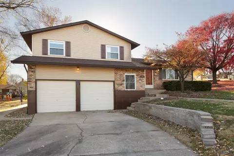 200 Hunters Rdg, Saint Charles, MO 63301