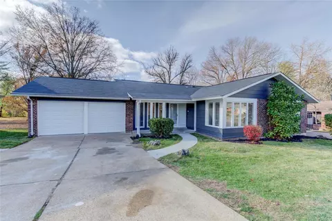 1419 Schulte Rd, Saint Louis, MO 63146