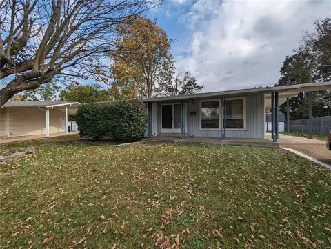 2186 Aristocrat Dr, Florissant, MO 63031