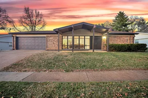 4803 Laketon Ct, Saint Louis, MO 63128