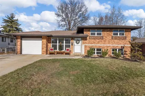 8571 Loyd Dr, Saint Louis, MO 63114