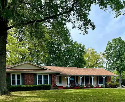 12623 Shepherd Dr, Florissant, MO 63033