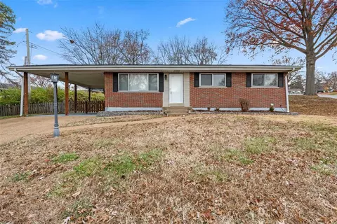 9301 Lodge Pole Ln, Saint Louis, MO 63126