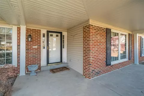401 Devon Ct, Ballwin, MO 63011 photo 4