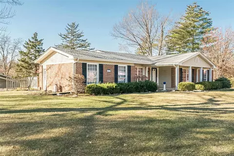 401 Devon Ct, Ballwin, MO 63011 photo 2