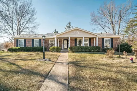 401 Devon Ct, Ballwin, MO 63011